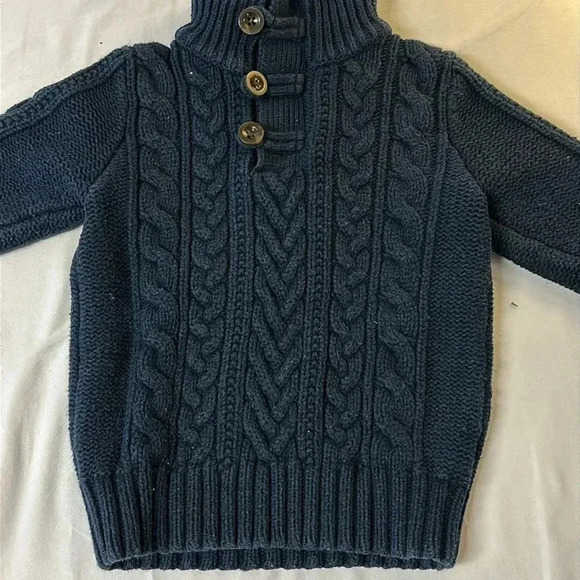 GAP - medium weight cable/braid knit pullover sweater. Size 3 - Picture 5 of 5